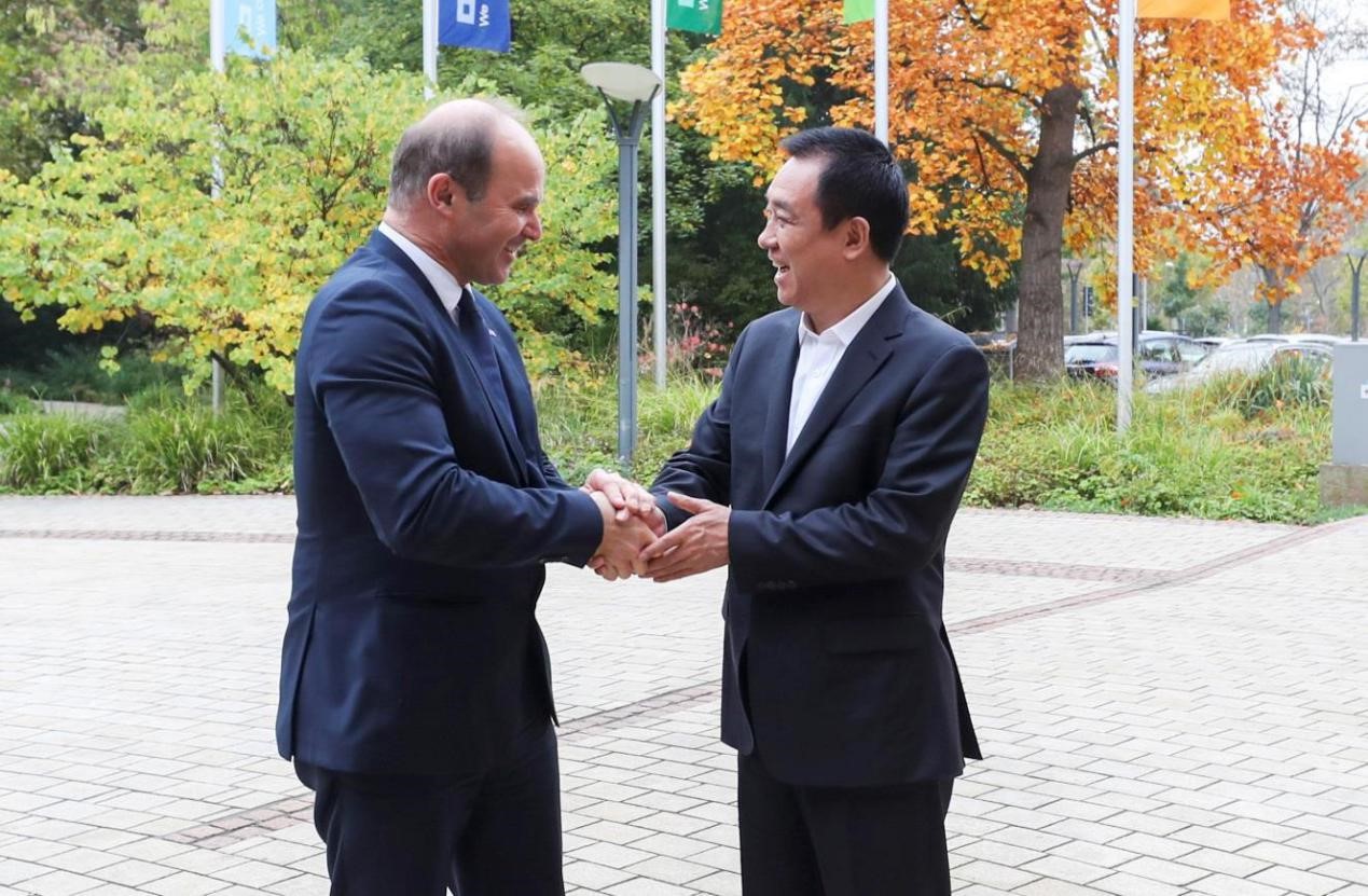 许家印圆造车之梦,许家印去法拉第未来考察