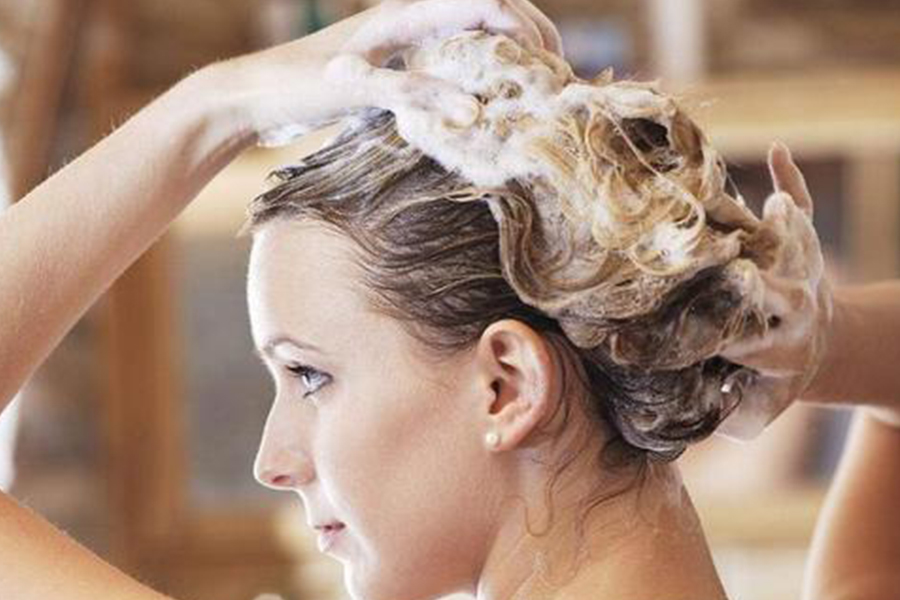 凡士林擦脸的正确用法,维a酸乳膏和凡士林的正确用法