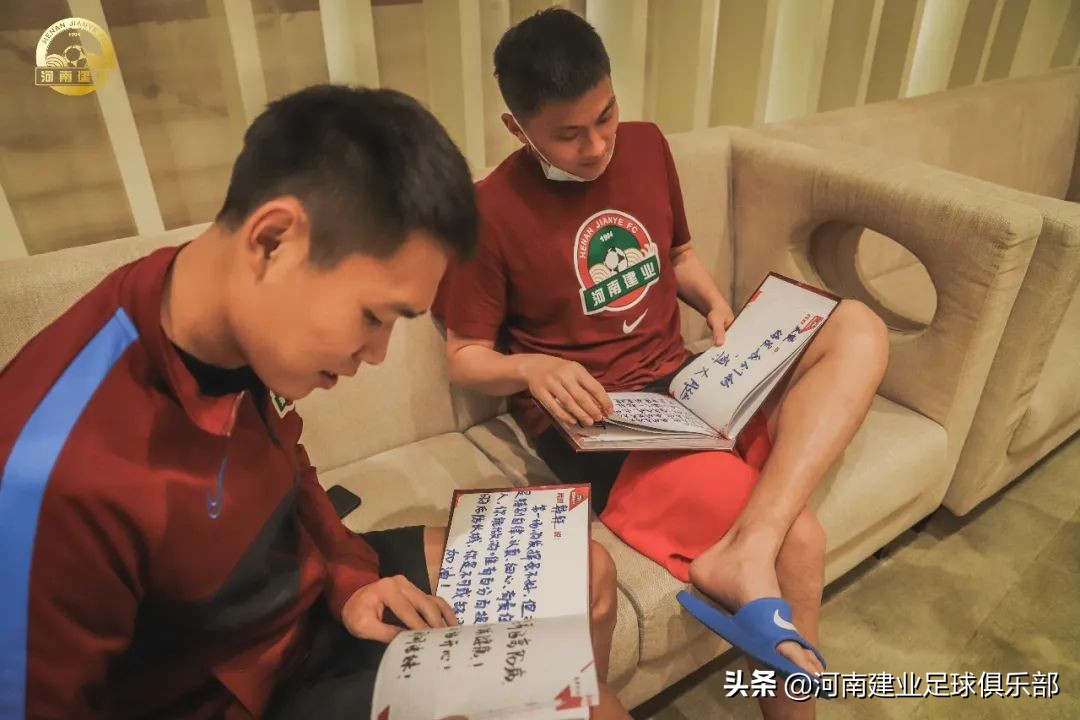 这份珍贵礼物送给26岁的建业足球