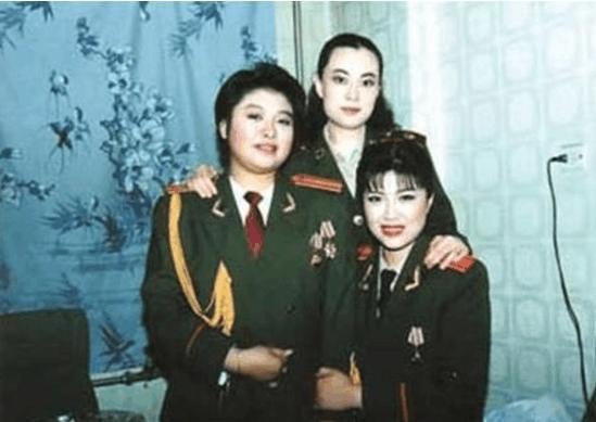 栾树韩红许志安,许志安和韩红接吻图片