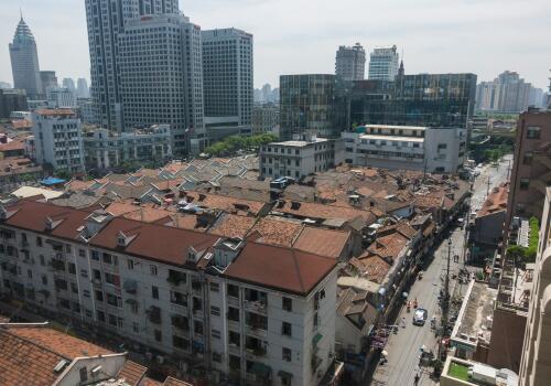 户口迁出后在老宅基地建房可以吗,户口在本地没有土地怎么申请建房