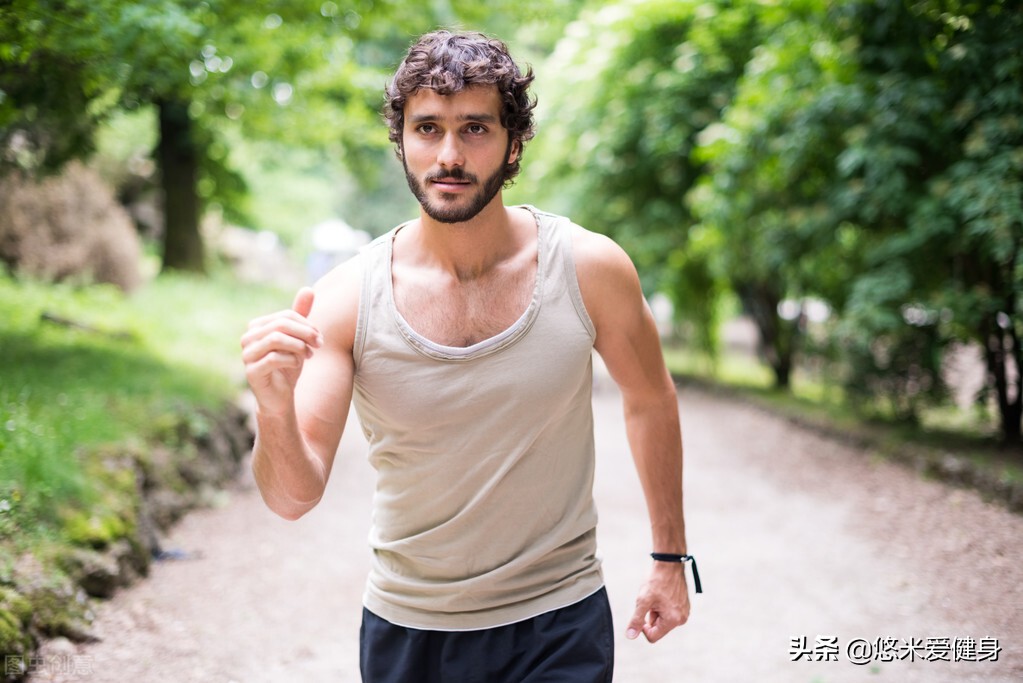 吕良伟扎马步的正确姿势减肥,62岁吕良伟保持身材如同年轻小伙