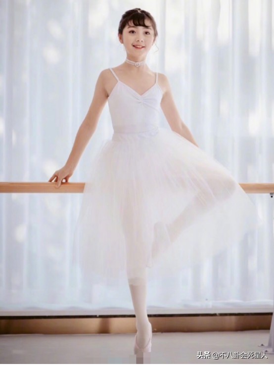 最火小童星女,童星出道的她如今18岁越来越漂亮