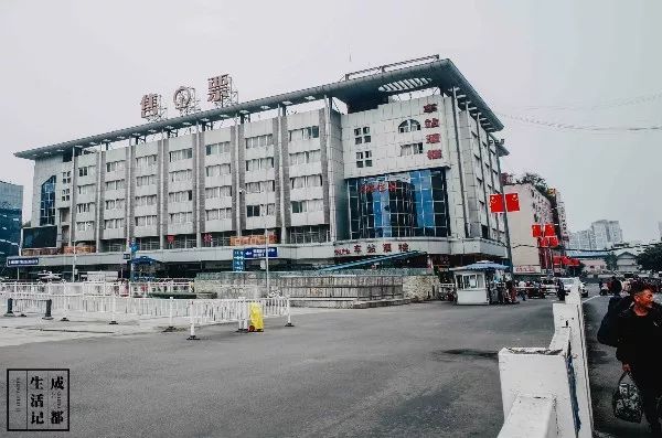 成都同根生,成都北门对比南门