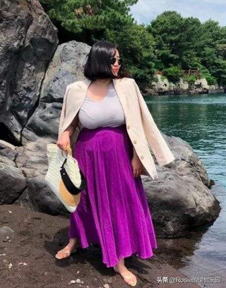 驼背肚子突出胸下垂怎么纠正姿势,弯腰驼背导致胸部外扩下垂怎么练