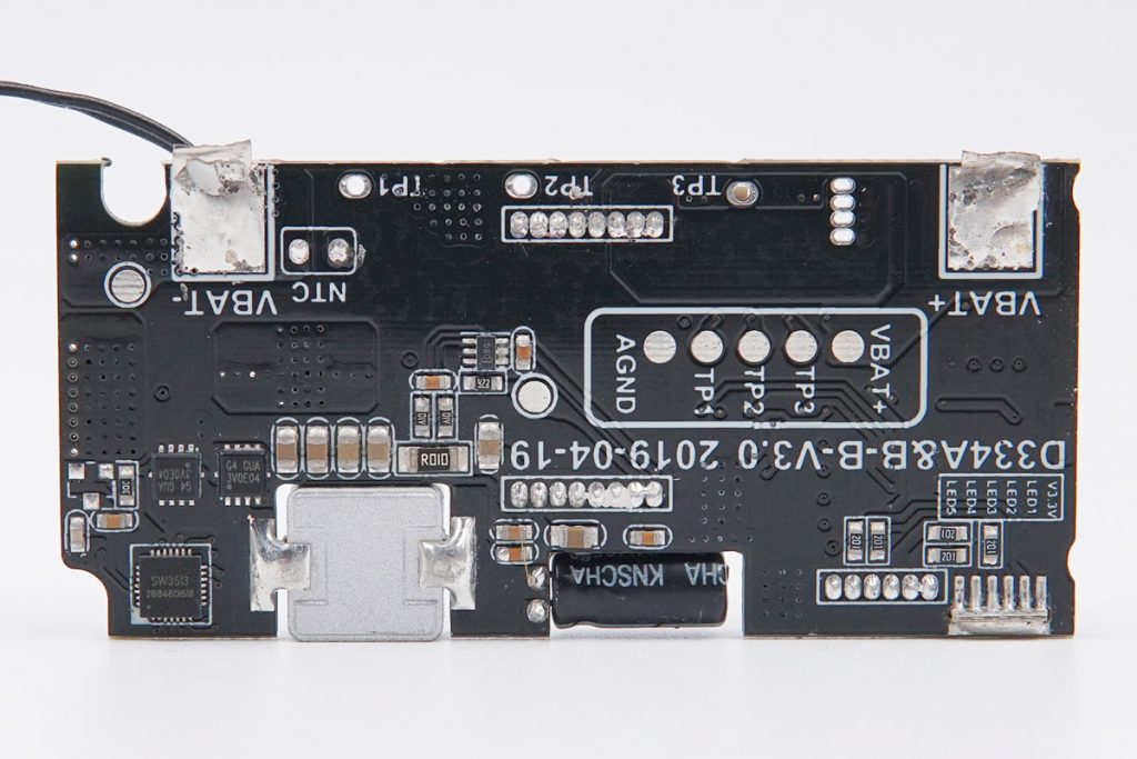 巨能移动电源拆解,绿巨能移动电源评测