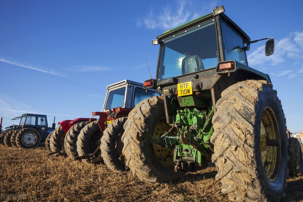 华夏和常发哪个好,华夏拖拉机对比润泽拖拉机
