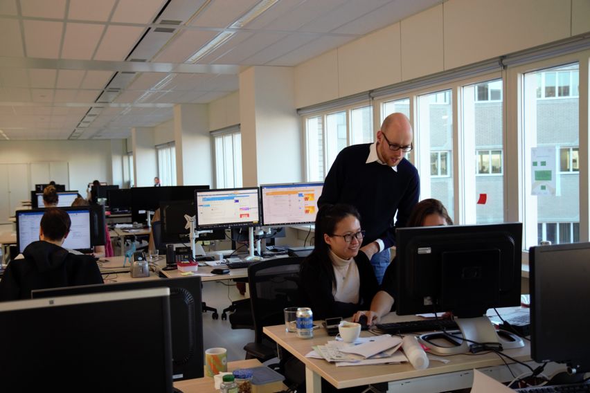 阿里巴巴上市敲钟8人是哪八人,阿里巴巴香港上市2008