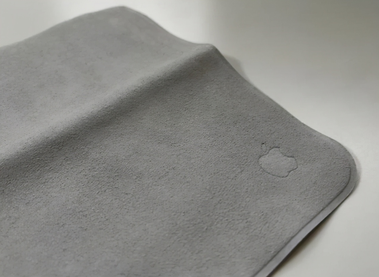 苹果公司赠送的这个赠品，不要乱丢了，小小的一个可以卖145元