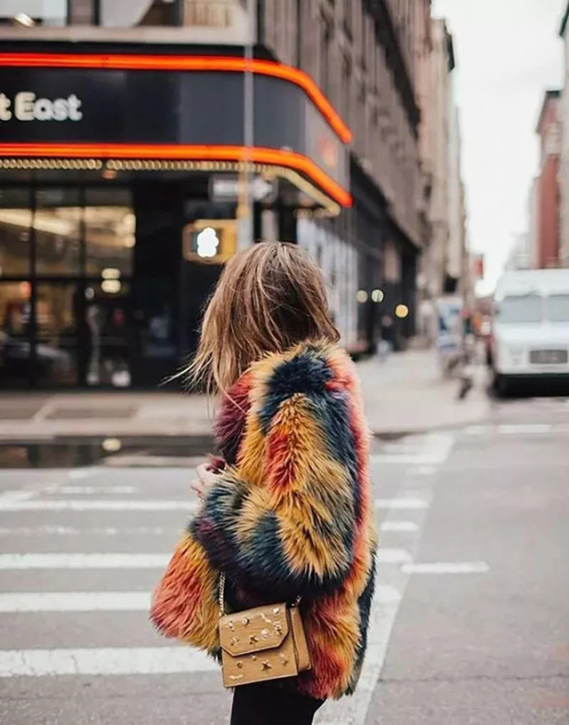 皮草怎么穿不土气,皮草怎么穿搭不土