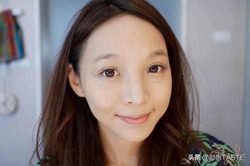 精华液跟精华水哪个能直接涂,精华液有必要涂抹吗