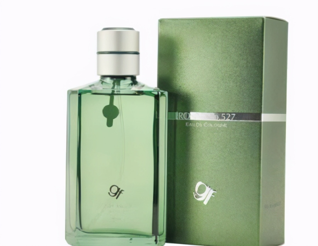 夏天适合喷什么味的香水,夏季应该使用什么味道的香水