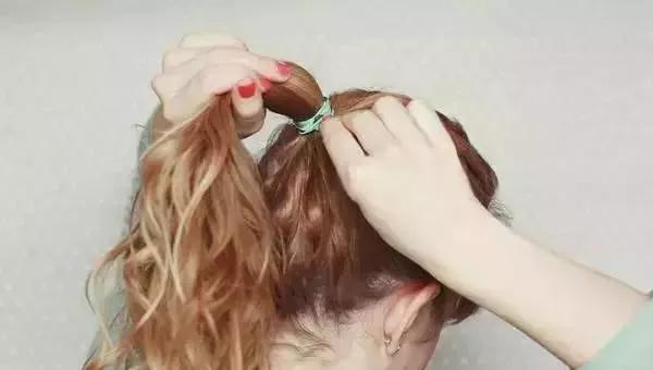 穿裙子就扎这三种发型,穿裙子头发就这样盘气质高级