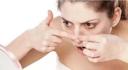 黑头可以用什么药膏来治疗,鼻子上的黑头怎么来的