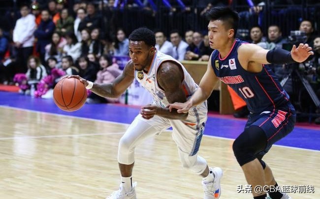 威少力挺亚当斯,威少失三双怒吼亚当斯