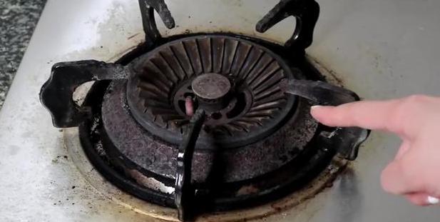 灶台铁圈清洗小妙招,不锈钢灶台用钢丝球擦了怎么修复