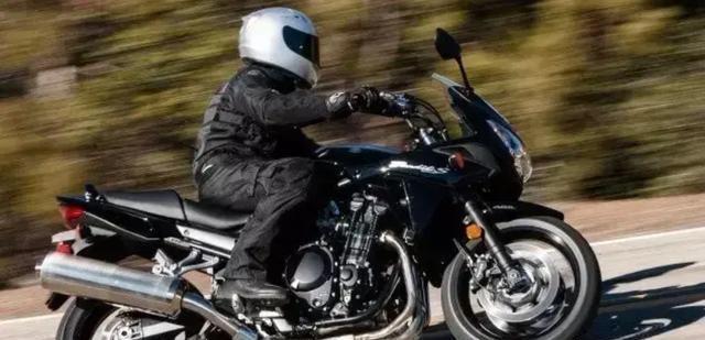 汉兰达车子值不值得入手,汉兰达内饰缺点