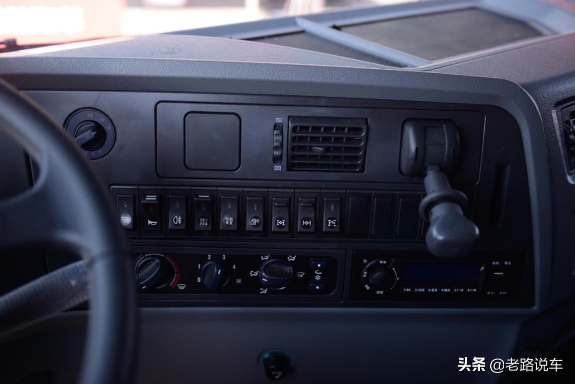 18款红岩杰狮c500渣土车,杰狮渣土车容易断大梁不