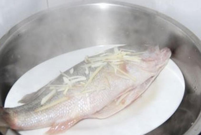 清蒸鱼没有蒸鱼豉油可以放生抽吗,做清蒸鱼直接用盐和料酒就错了