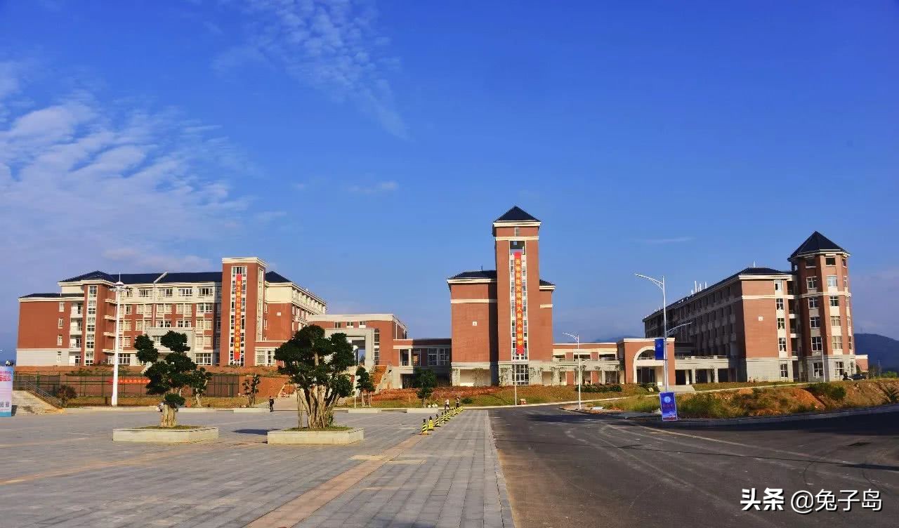 福建春招厦门民办大专院校排名,厦门兴才职业技术学院福建省排名