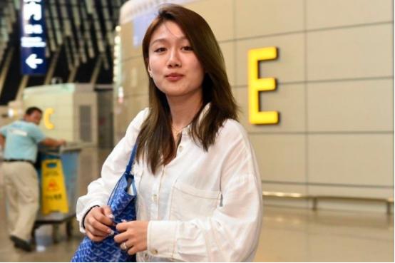 武磊留洋晒与女友同框照,武磊妻子写真