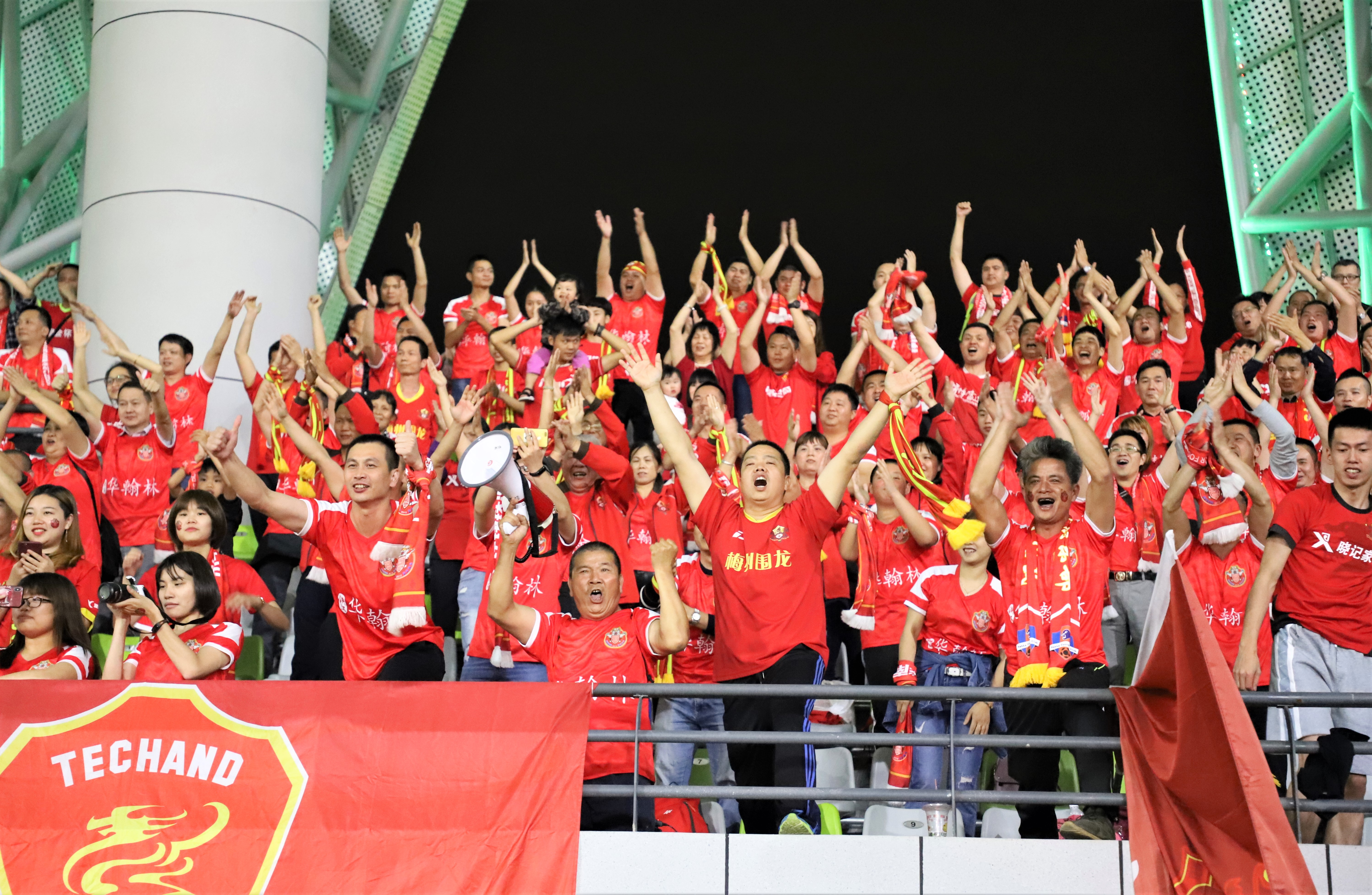 阿洛闪电进球，梅县铁汉取得梅州德比首胜，客场四连胜排第2