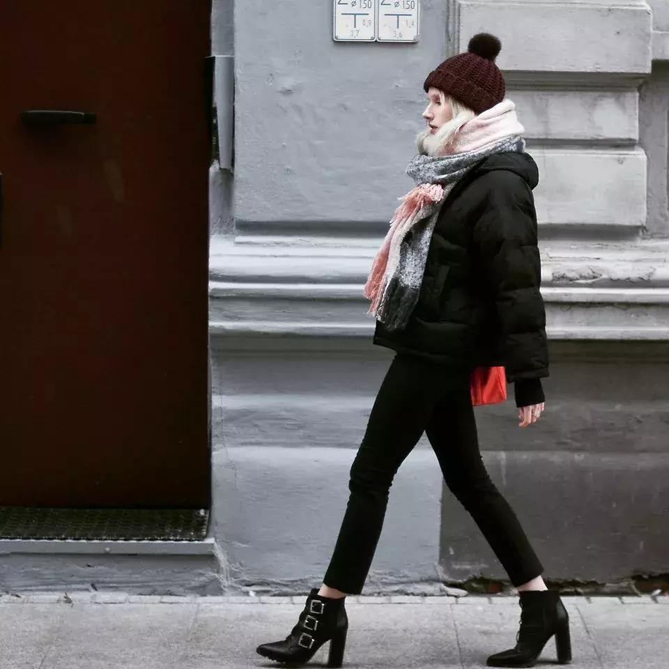 卫衣羽绒服最保暖时髦的冬季搭配,羽绒服卫衣简直时髦