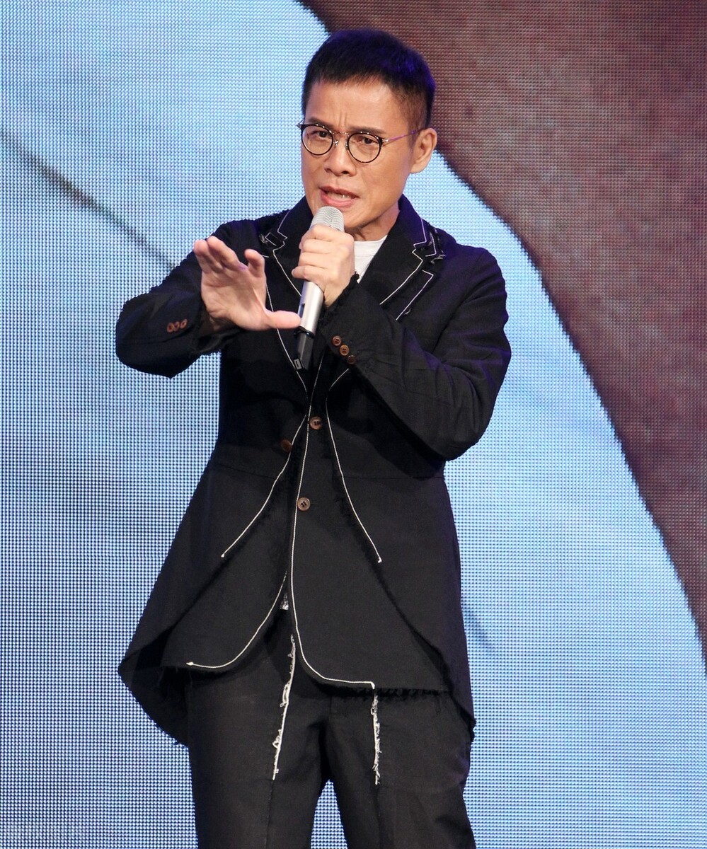 黄家驹年轻时的情史,黄家驹当年的爱情故事