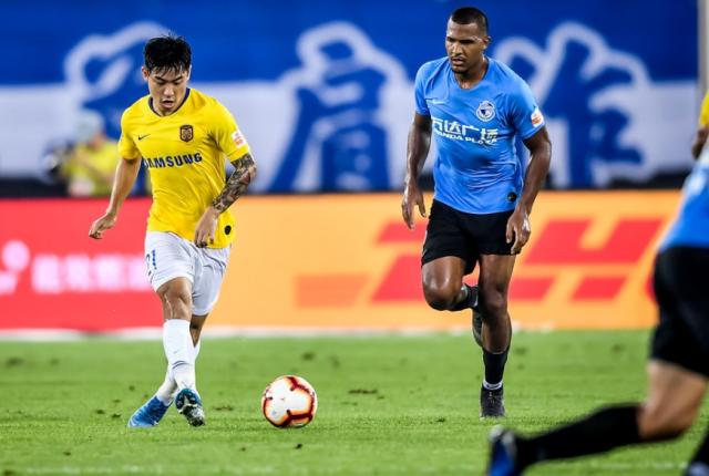 神仙打架！苏宁一方各轰2球，各收1张红牌，握手言和