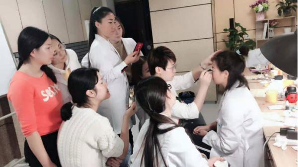 为何不建议女生纹眉内行人说实情,为什么纹眉师不建议做野生眉