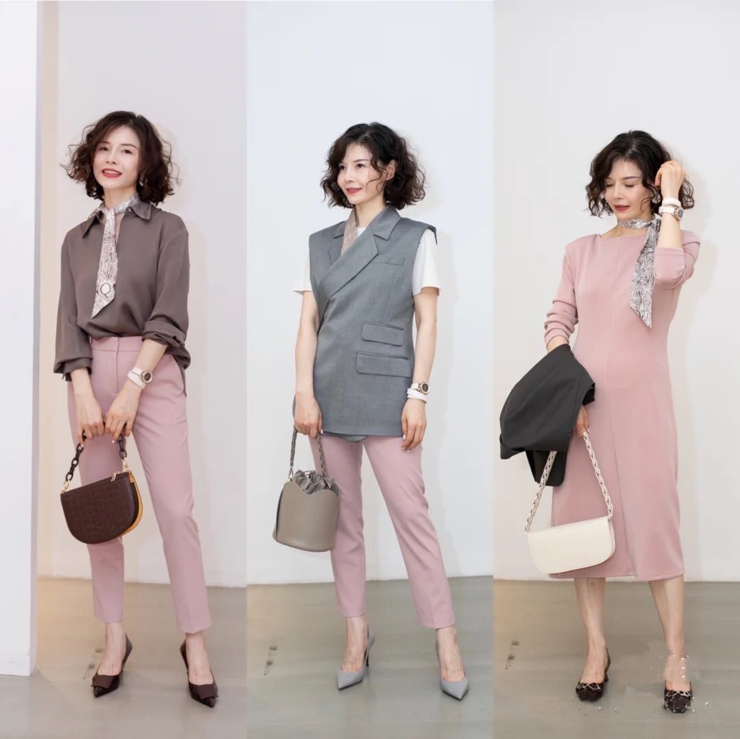 被这个40+的博主惊艳了：中年女人穿“粉色”，原来可以这么高级
