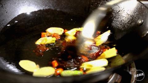 软烂脱骨的猪蹄做法有什么诀窍,炖猪蹄记住这3个技巧视频