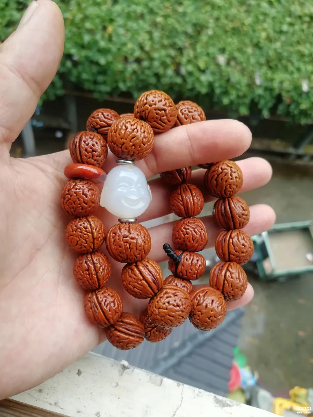 他试了一瓶“印度神油”，盘串6年，包浆妙啊