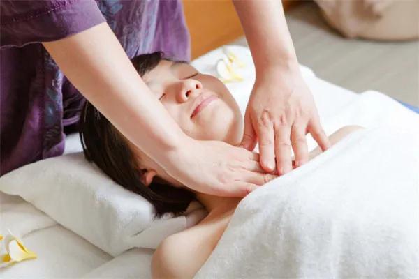 月嫂开奶通乳手法教程,月嫂必备疏通奶结六步法简单有效