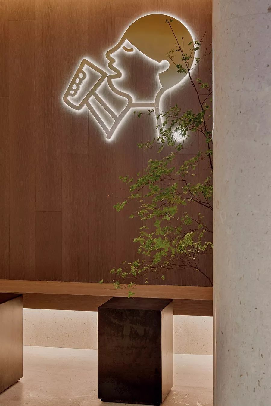 服装人要哭了！年利润4亿、估值90亿的喜茶竟然跨界服装行业？