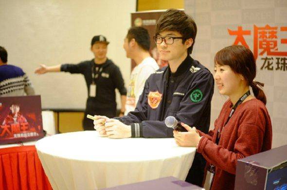 熊猫直播在庆祝王思聪战队夺冠,龙珠直播却因“涉黄”被封停整改