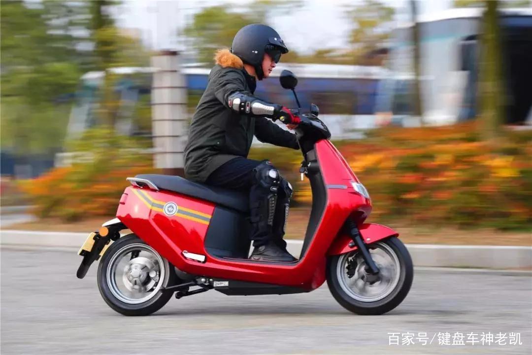 续航200公里超强电动车,大阳混动摩托最新