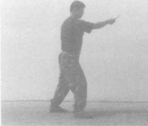 警用防暴棍和匕首警拳,警用防暴橡胶棍杀伤力