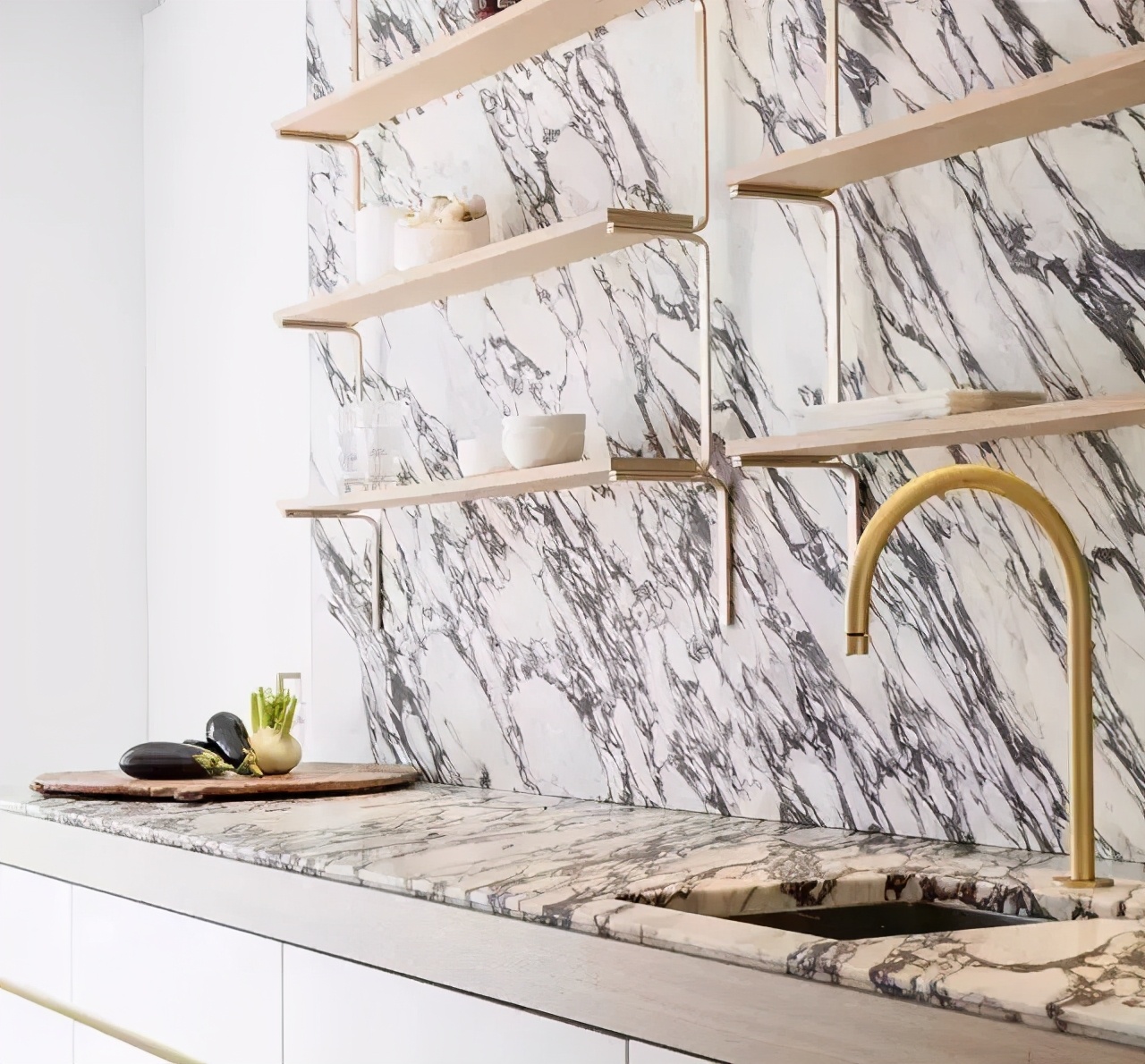 橱柜台面用大理石好还是石英石好,橱柜大理石台面宽度标准