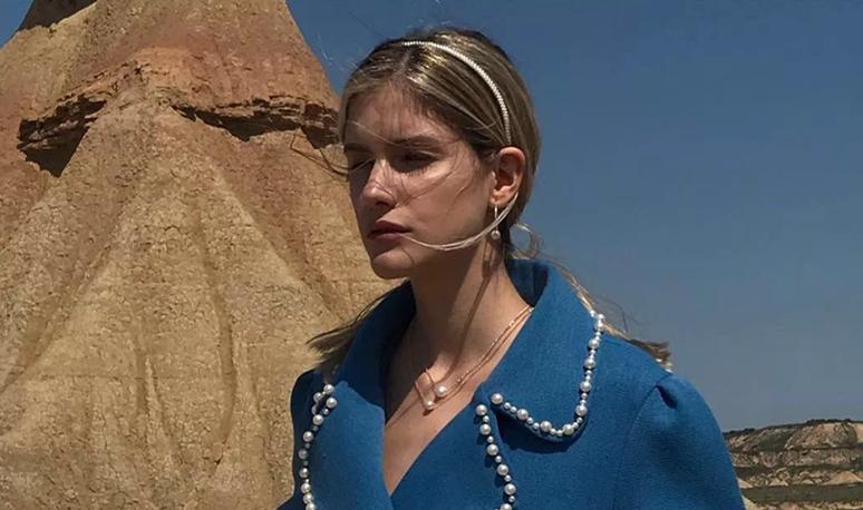 用发带怎么绑出酷酷的发型,正确用发带的教程你学会了吗