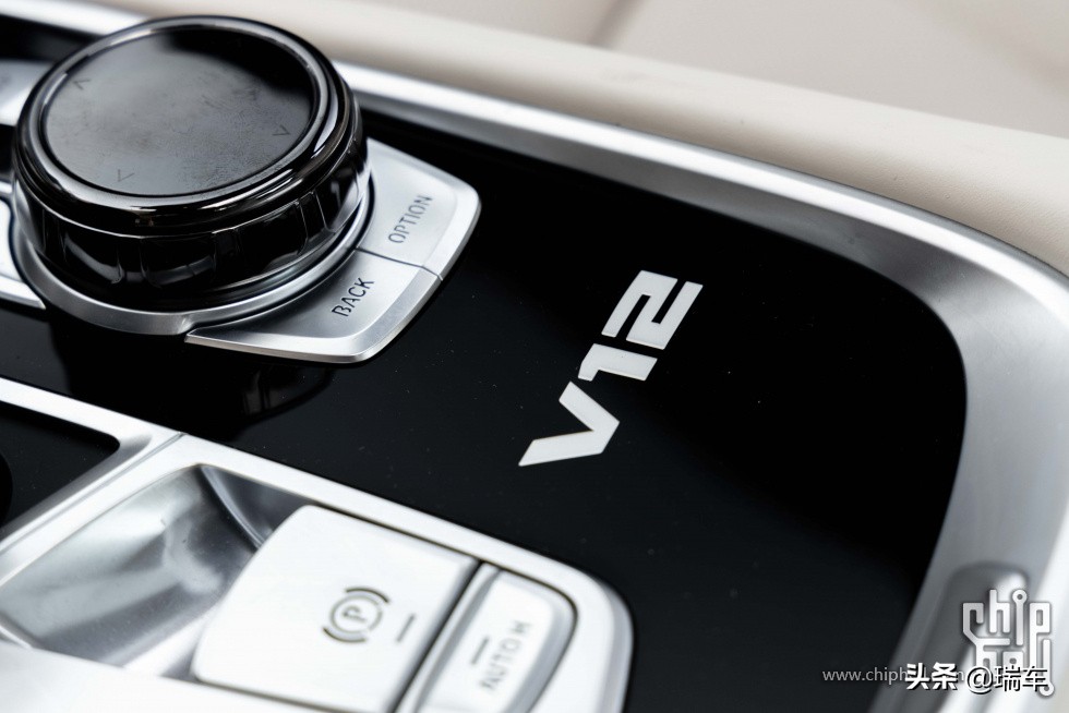 新款宝马m760liv12曜影特别版,宝马的v12