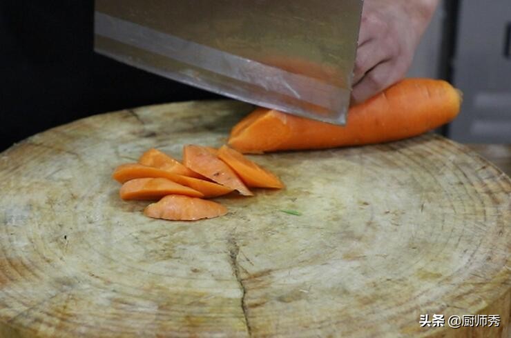 大厨教你:厨房常用的12种刀法,切什么菜用什么刀法,太详细了