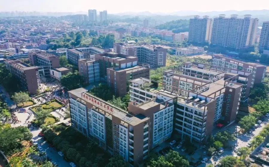 广东最好的高职32所,广东深职学院最低排名