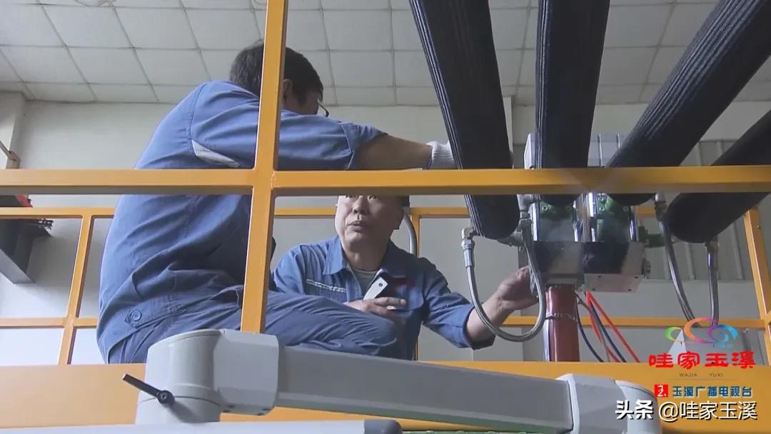 百名劳动者畅谈百年丨余飞：从绕线工到变压器专家