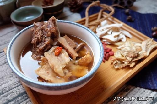 妊娠后皮肤痒,孕早期长痘化妆品能用吗