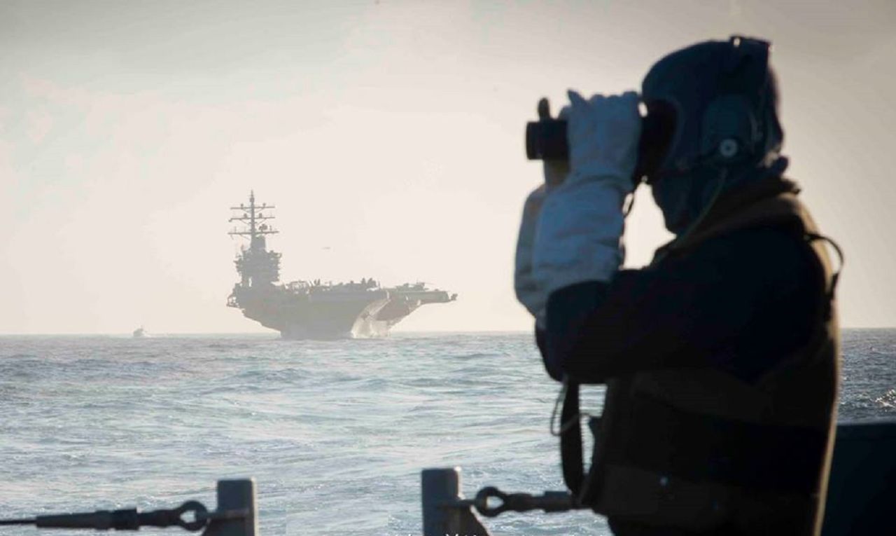 如果水兵不小心从航母甲板上掉到海里，还能救得上来吗？