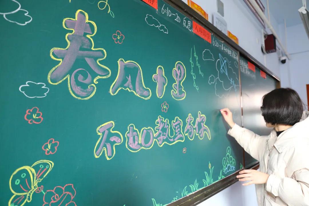 画画的baby幼儿园作品,画画的baby绘画作品