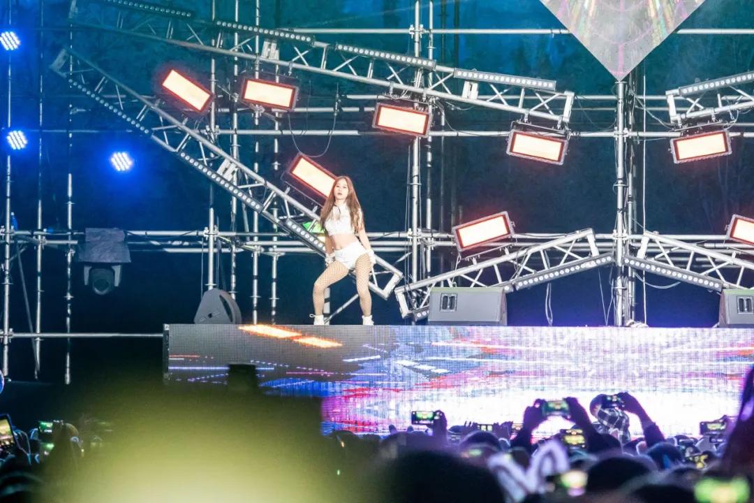 天津欢乐谷外面图片,天津欢乐谷2021万圣节灯光秀