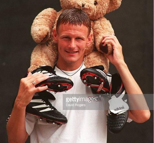 足球鞋predator黑红,predatortango足球鞋