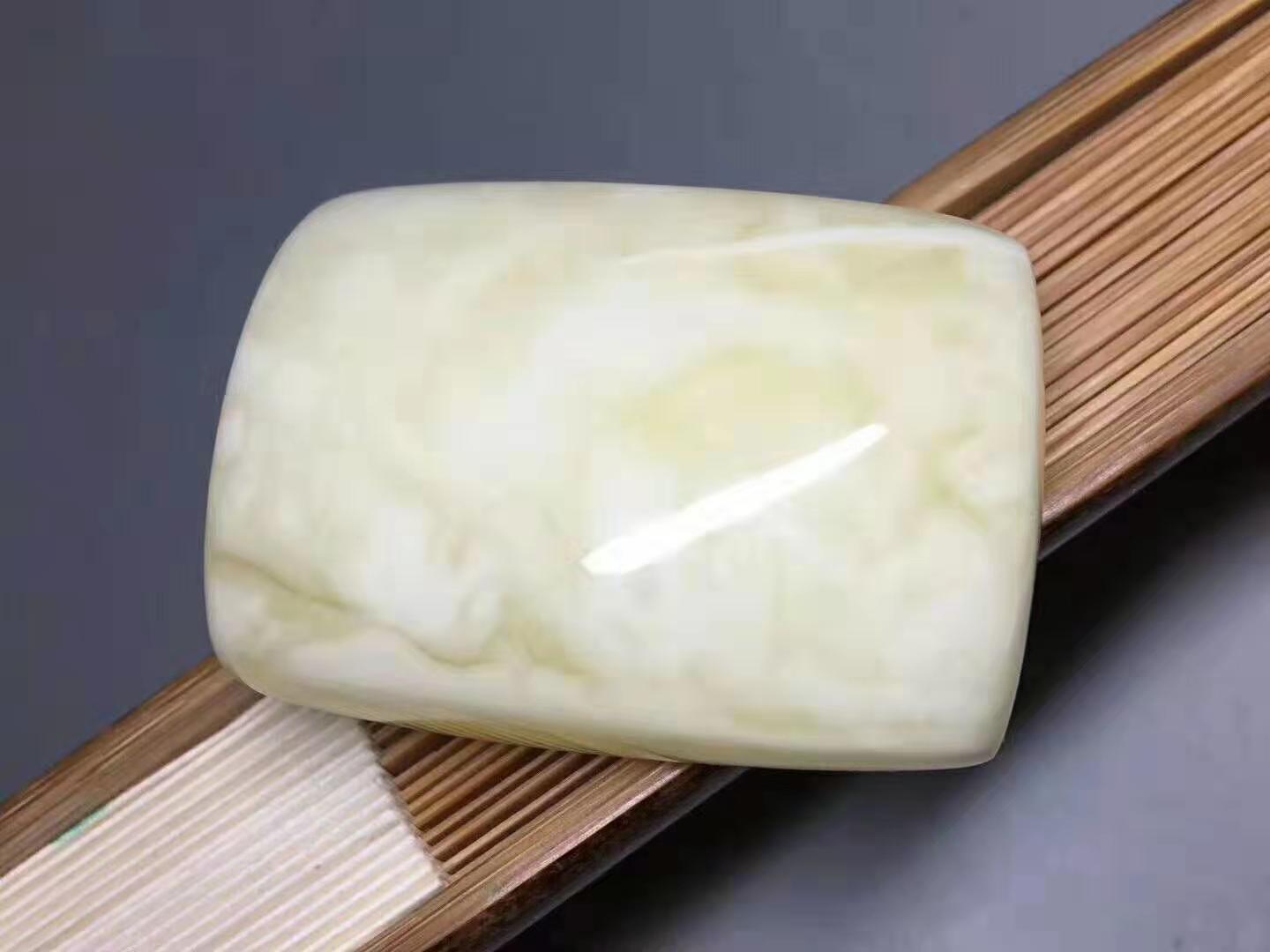 市面上的蜜蜡原石怎么辨别真假,琥珀蜜蜡怎么鉴定真假图片视频